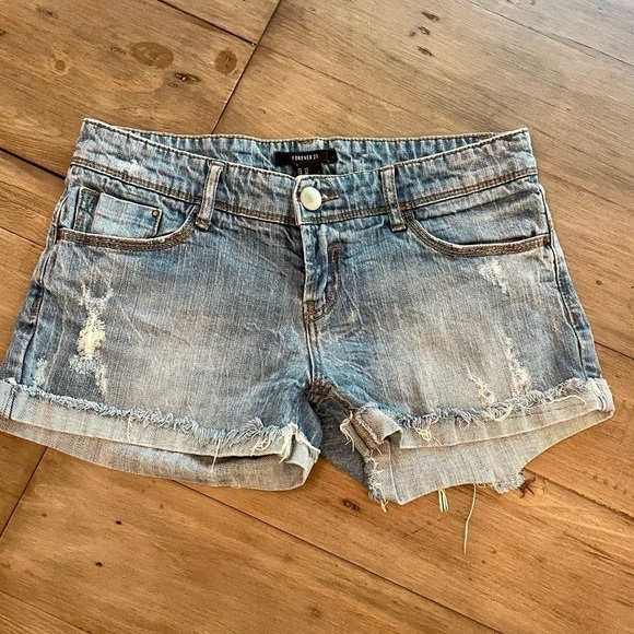 𝅺FOREVER 21 Distressed Denim Shorts - Picture 1 of 6